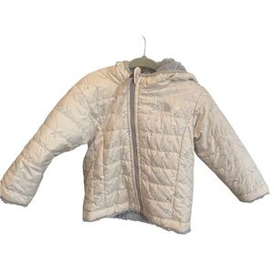 The North Face Baby Ivory / Gray Jacket w/ Hood Reversible Size 6-12 months girl